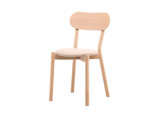 Chaise Castor Plus Pad en chêne massif et tissu, BIG-GAME pour Karimoku New Standard — vue studio n°2 | Antifer