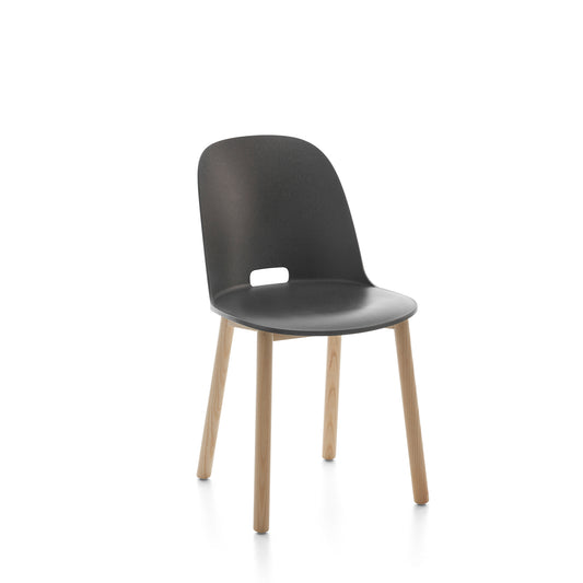 Chaise Alfi Emeco design Jasper Morrison à dossier haut couleur gris foncé