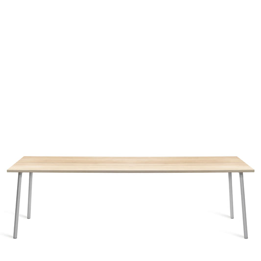 Table de repas rectangulaire Run design Sam Hecht & Kim Colin 244 cm pour 8 à 10 convives. Accoya pour usage extérieur