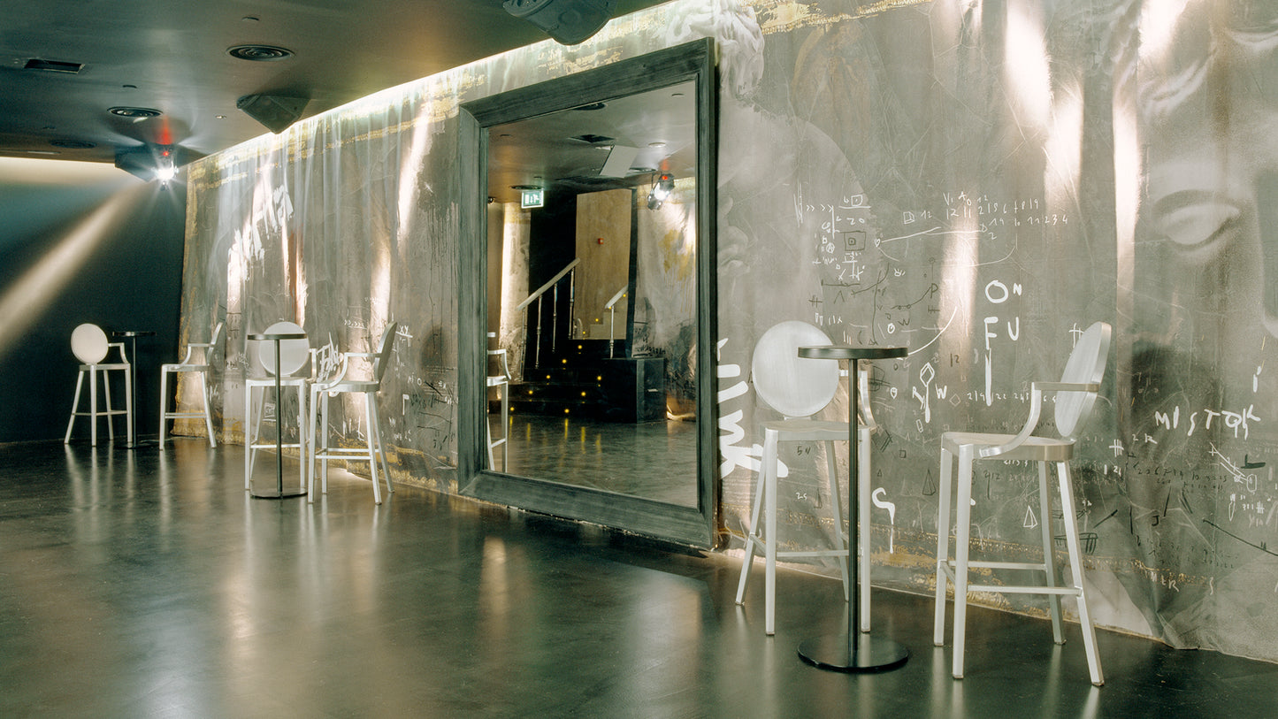 Gamme Kong d'Emeco (Philippe Starck) en situation dans un restaurant | Antifer