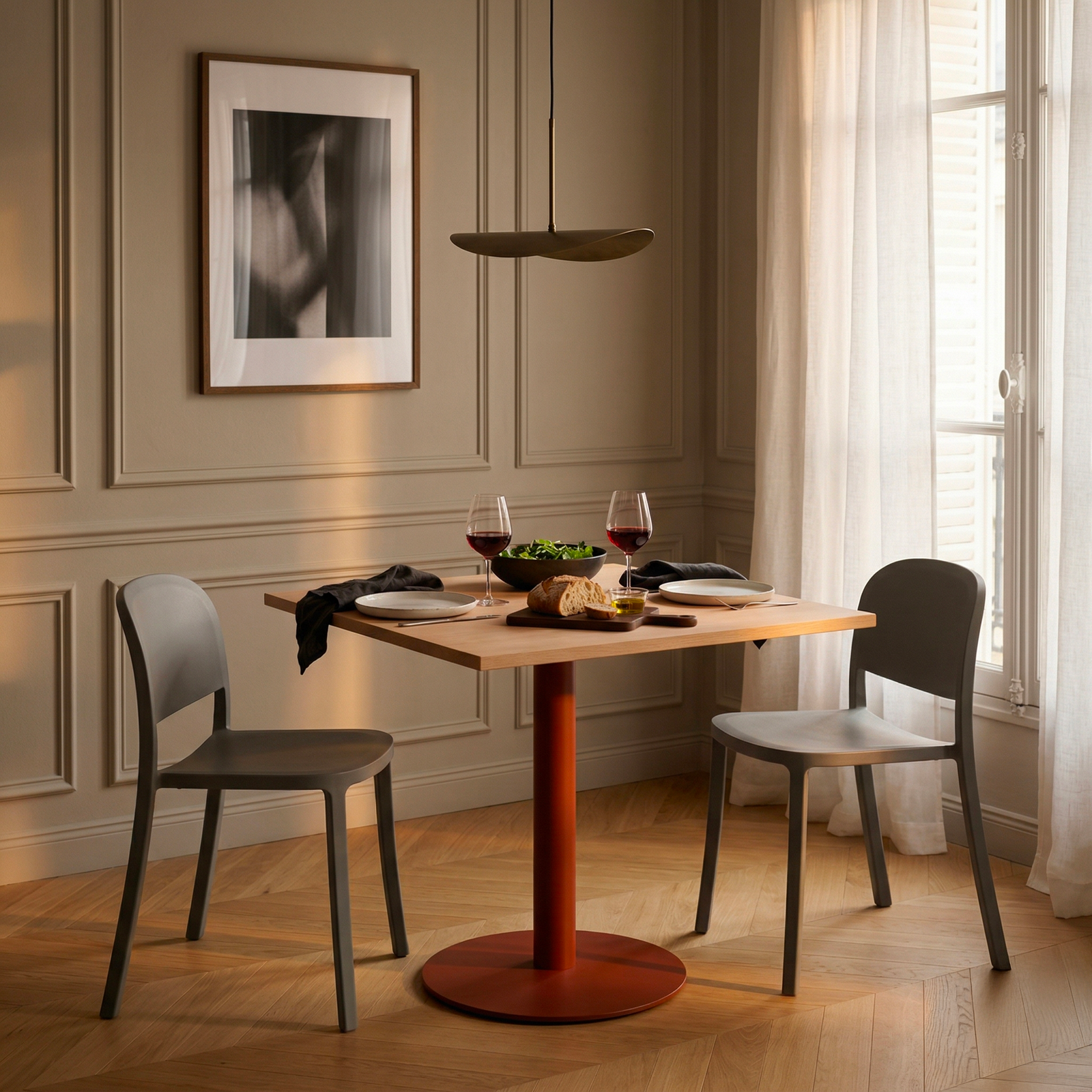 Antifer — Table Camarade, chaises Emeco 1 Inch Reclaimed