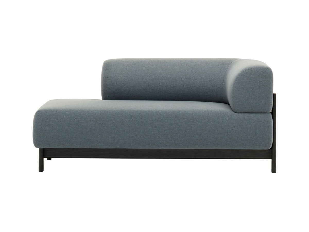 Chaise longue Elephant derecha de castaño macizo y tejido, Christian Haas para Karimoku New Standard — vista de estudio n.º 1 | Antifer