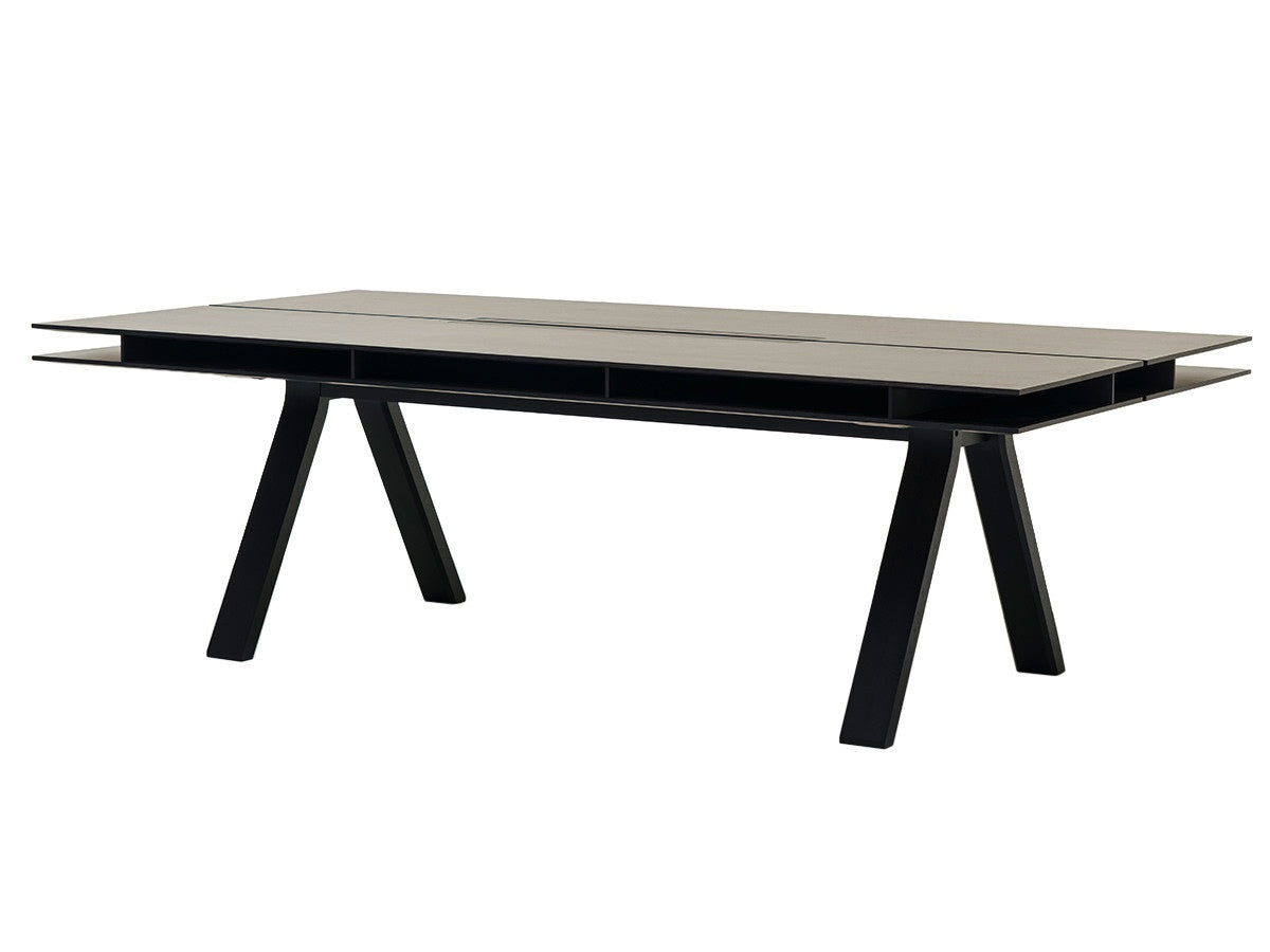 Bureau Spectrum à plan double, rangement central, chêne teinté noir, Geckeler Michels — vue studio n°4 | Antifer