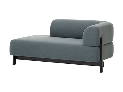 Chaise longue Elephant derecha de castaño macizo y tejido, Christian Haas para Karimoku New Standard — vista de estudio n.º 2 | Antifer