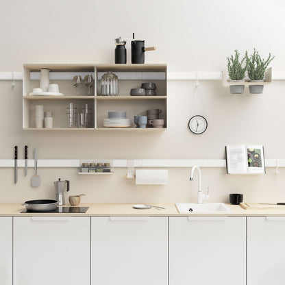 Rail mural Variand LED en finition blanche dans une cuisine