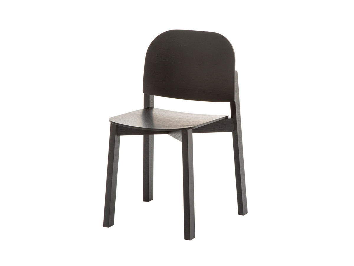 Polar Stuhl aus Massivholz, Moritz Schlatter für Karimoku New Standard — Studioansicht Nr. 3 | Antifer