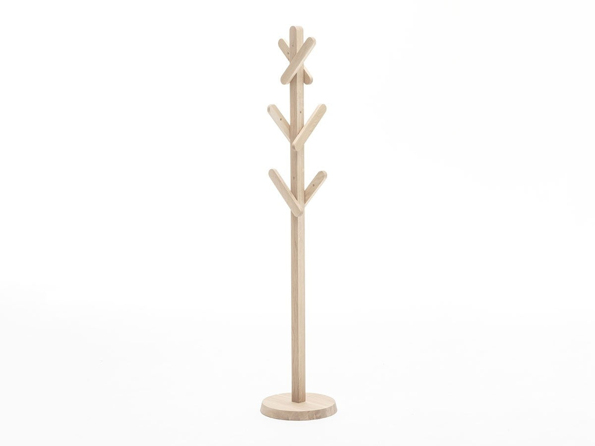 Perchero Signs de madera maciza, BIG-GAME para Karimoku New Standard — vista de estudio n.º 3 | Antifer