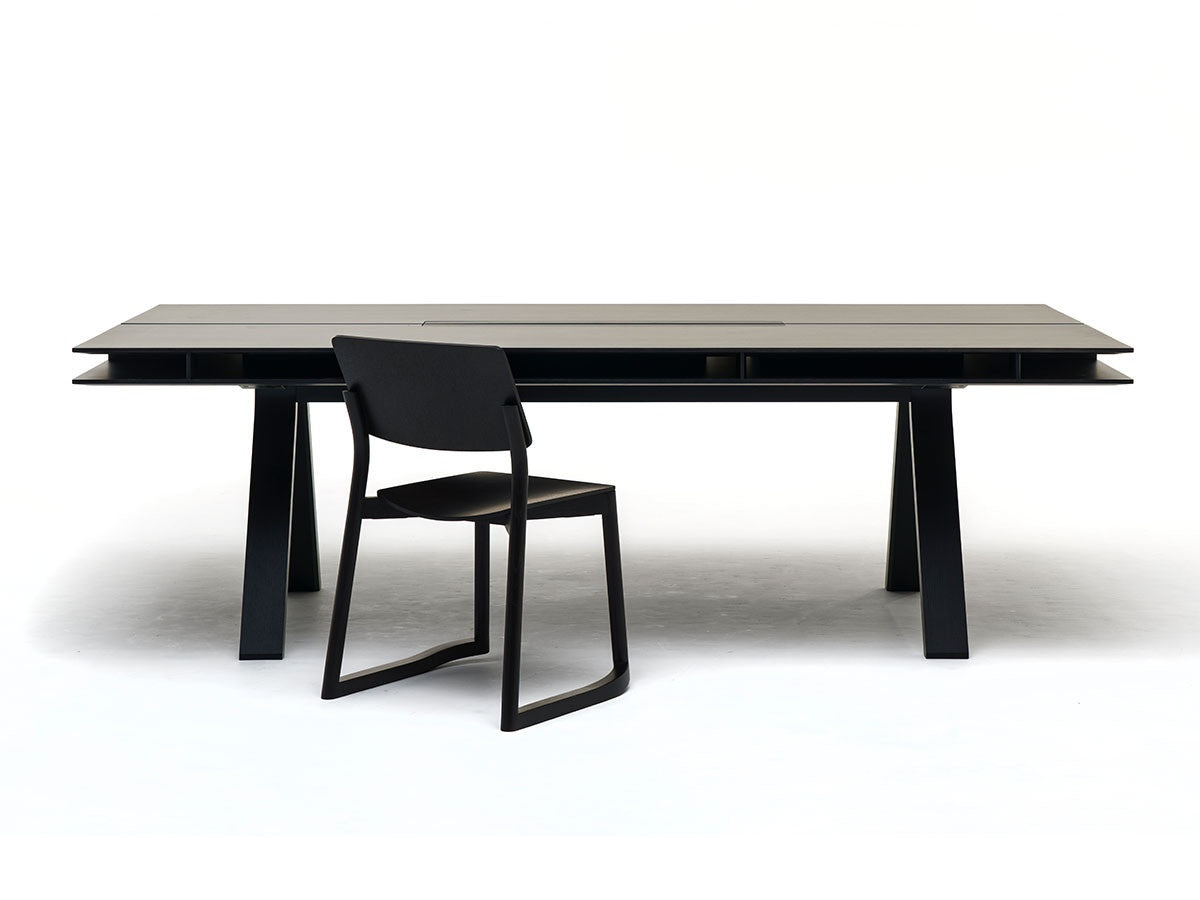 Bureau Spectrum à plan double en chêne teinté noir avec chaise assortie, Geckeler Michels — vue studio n°6 | Antifer
