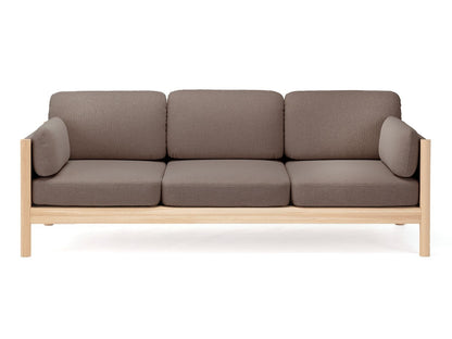 Castor Lobby 3-Sitzer-Sofa aus massiver Eiche und Stoff, BIG-GAME für Karimoku New Standard — Studioansicht Nr. 4 | Antifer
