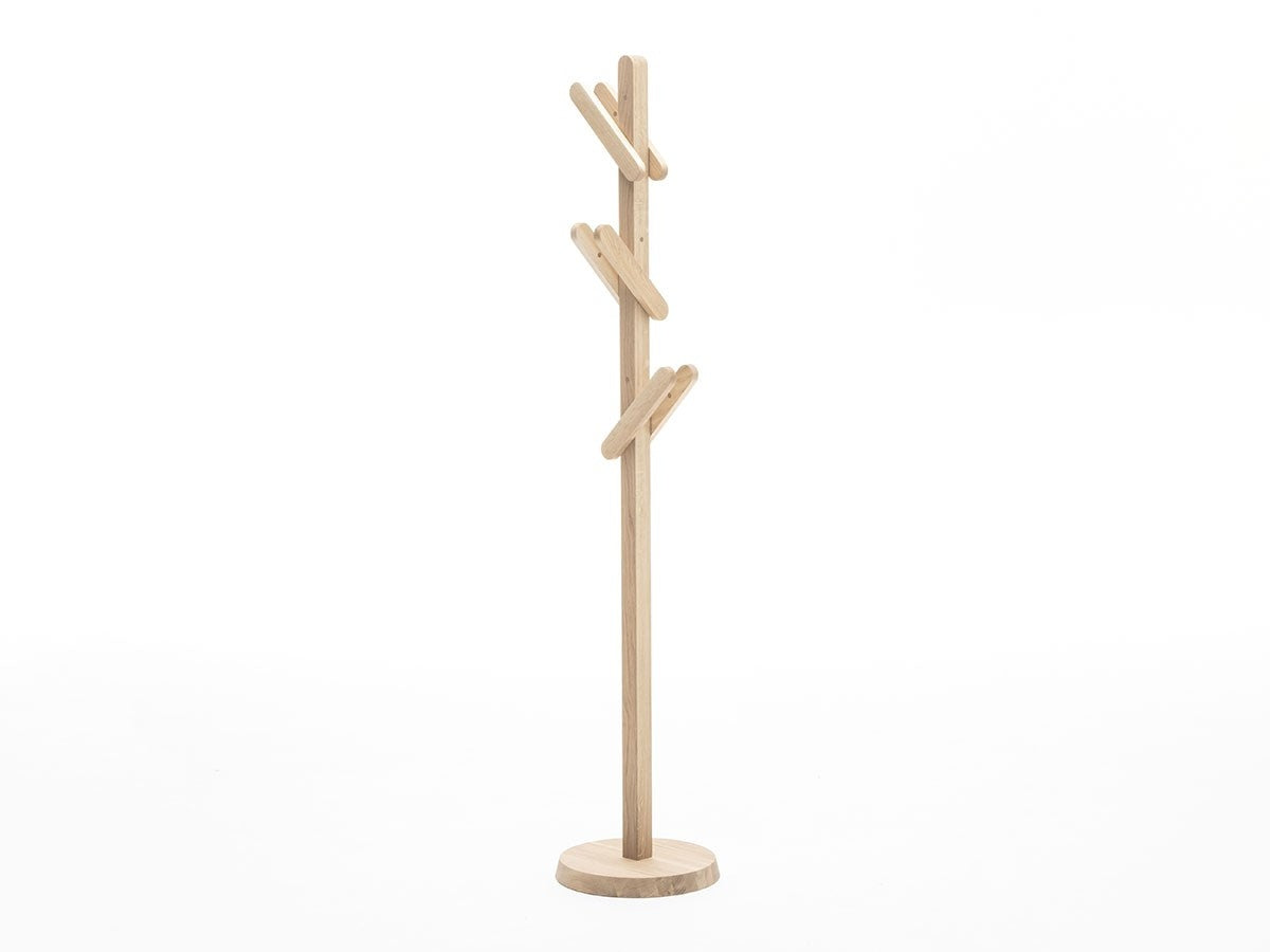 Perchero Signs de madera maciza, BIG-GAME para Karimoku New Standard — vista de estudio n.º 4 | Antifer