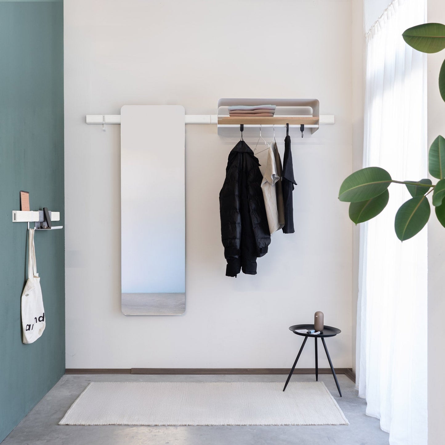 Vestiaire mural Le Vestibule Variand E12 — white on bouleau — design Variand | Antifer