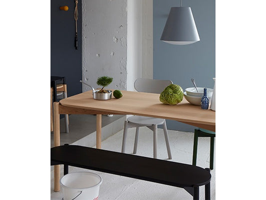 Banc de table Castor en chêne massif, BIG-GAME pour Karimoku New Standard — vue studio n°5 | Antifer