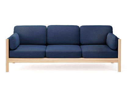 Castor Lobby 3-Sitzer-Sofa aus massiver Eiche und Stoff, BIG-GAME für Karimoku New Standard — Studioansicht Nr. 5 | Antifer