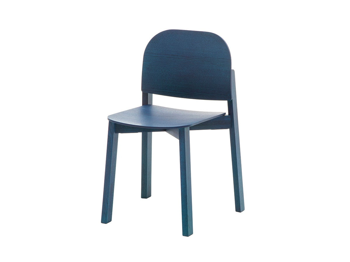 Polar-Stuhl in Indigo Blue auf weißem Grund