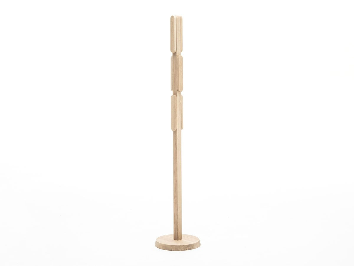 Perchero Signs de madera maciza, BIG-GAME para Karimoku New Standard — vista de estudio n.º 5 | Antifer