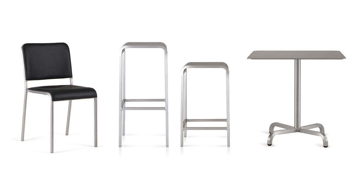 La gamme 20-06 Emeco : chaise, tabourets et table