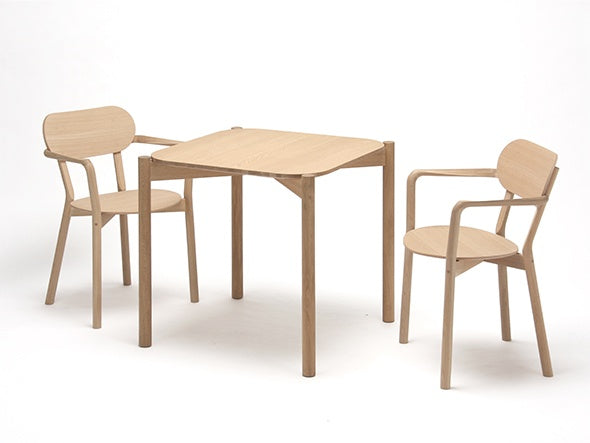 Sillón Castor Armchair Plus de roble macizo, BIG-GAME para Karimoku New Standard — vista de estudio n.º 8 | Antifer