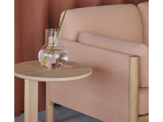 Canapé Castor Lobby 3 places en chêne massif et tissu, BIG-GAME pour Karimoku New Standard — vue studio n°8 | Antifer
