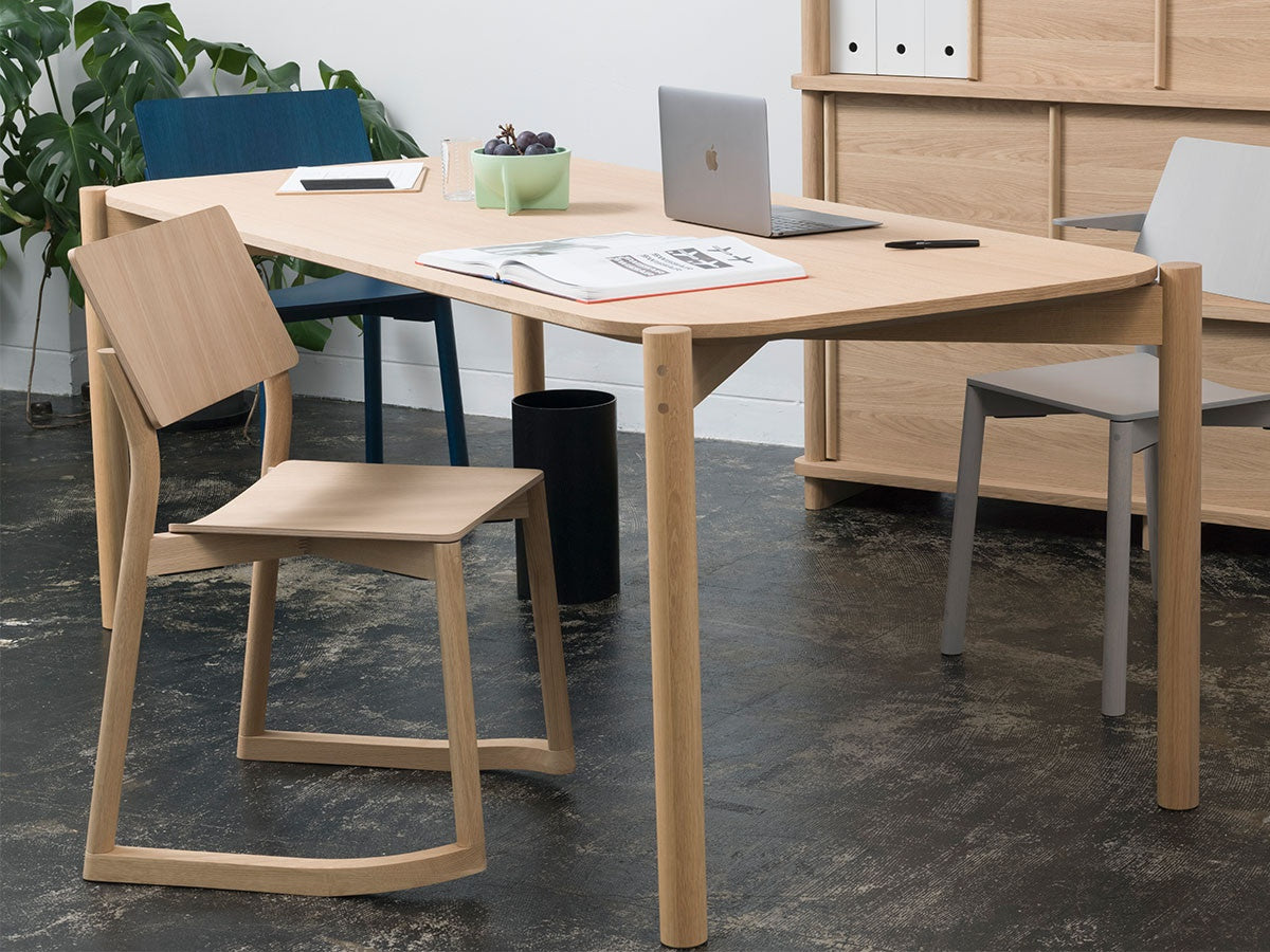 Table Castor 180 en chêne massif, BIG-GAME pour Karimoku New Standard — vue studio n°8 | Antifer