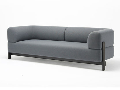 Sofá Elephant 3 plazas de castaño macizo y tejido, Christian Haas para Karimoku New Standard — vista de estudio n.º 8 | Antifer