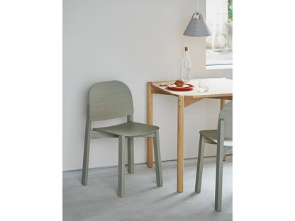 Polar Stuhl aus Massivholz, Moritz Schlatter für Karimoku New Standard — Studioansicht Nr. 8 | Antifer