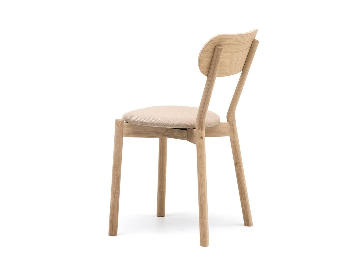 Stuhl Castor Plus Pad aus massiver Eiche und Stoff, BIG-GAME für Karimoku New Standard — Studioansicht Nr. 9 | Antifer