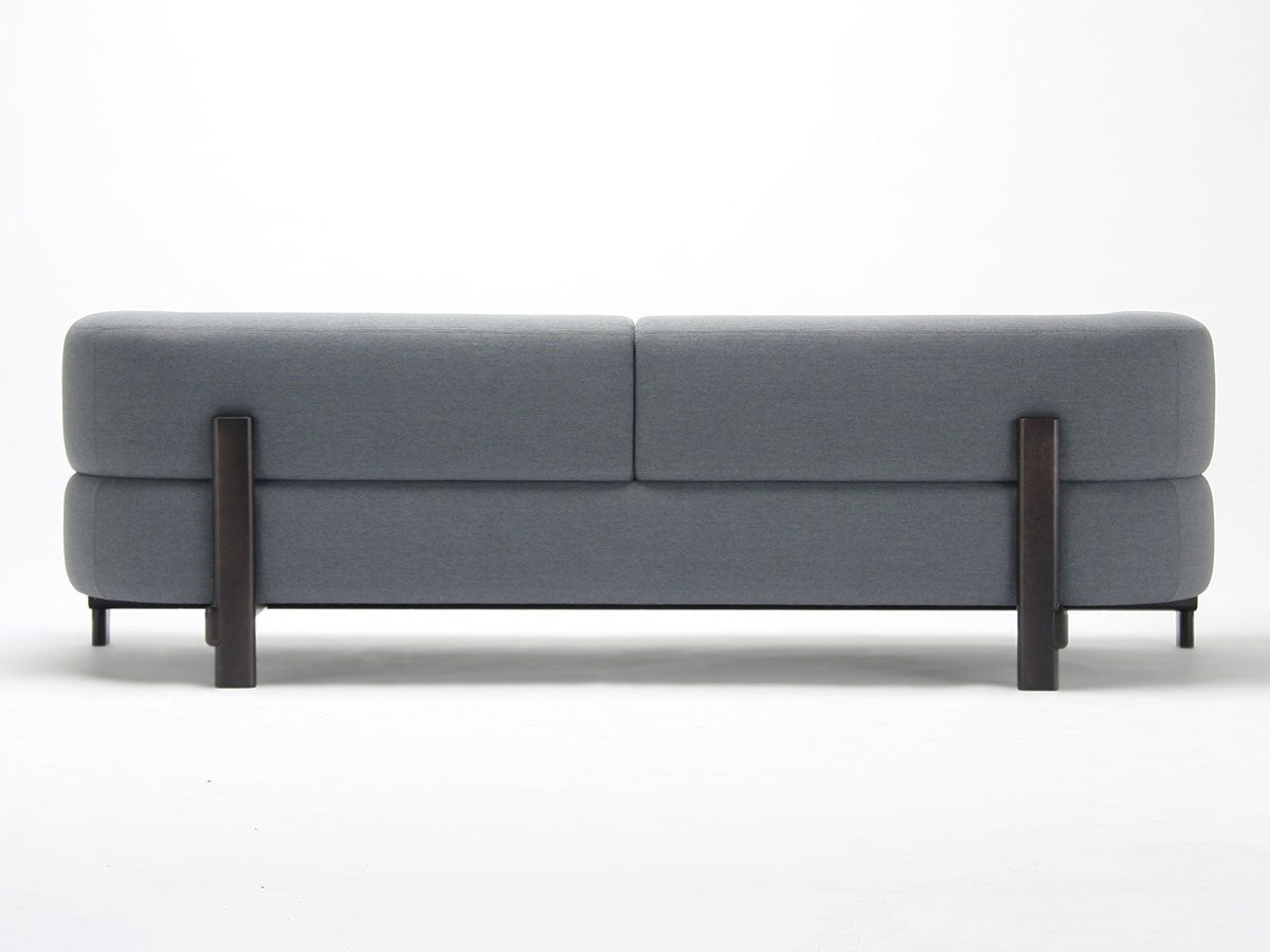 Sofá Elephant 2 plazas de castaño macizo y tejido, Christian Haas para Karimoku New Standard — vista de estudio n.º 9 | Antifer
