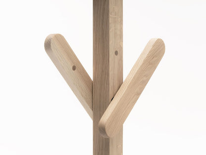 Perchero Signs de madera maciza, BIG-GAME para Karimoku New Standard — vista de estudio n.º 9 | Antifer