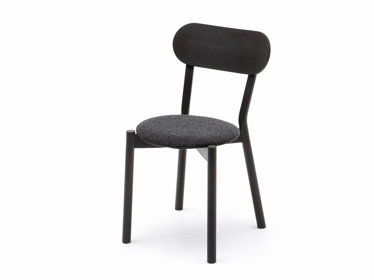 Stuhl Castor Plus Pad aus massiver Eiche und Stoff, BIG-GAME für Karimoku New Standard — Studioansicht Nr. 10 | Antifer