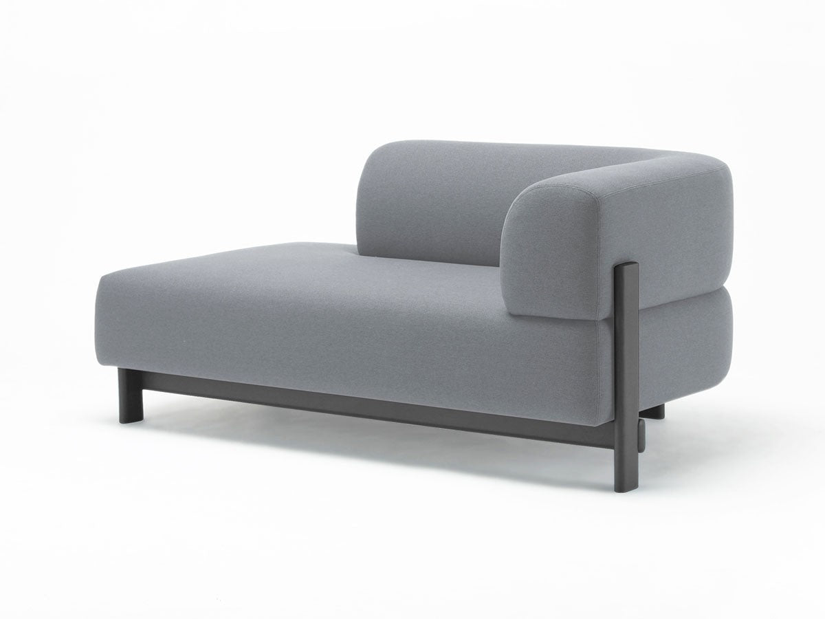 Chaise longue Elephant derecha de castaño macizo y tejido, Christian Haas para Karimoku New Standard — vista de estudio n.º 11 | Antifer