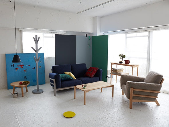 Perchero Signs de madera maciza, BIG-GAME para Karimoku New Standard — vista de estudio n.º 15 | Antifer