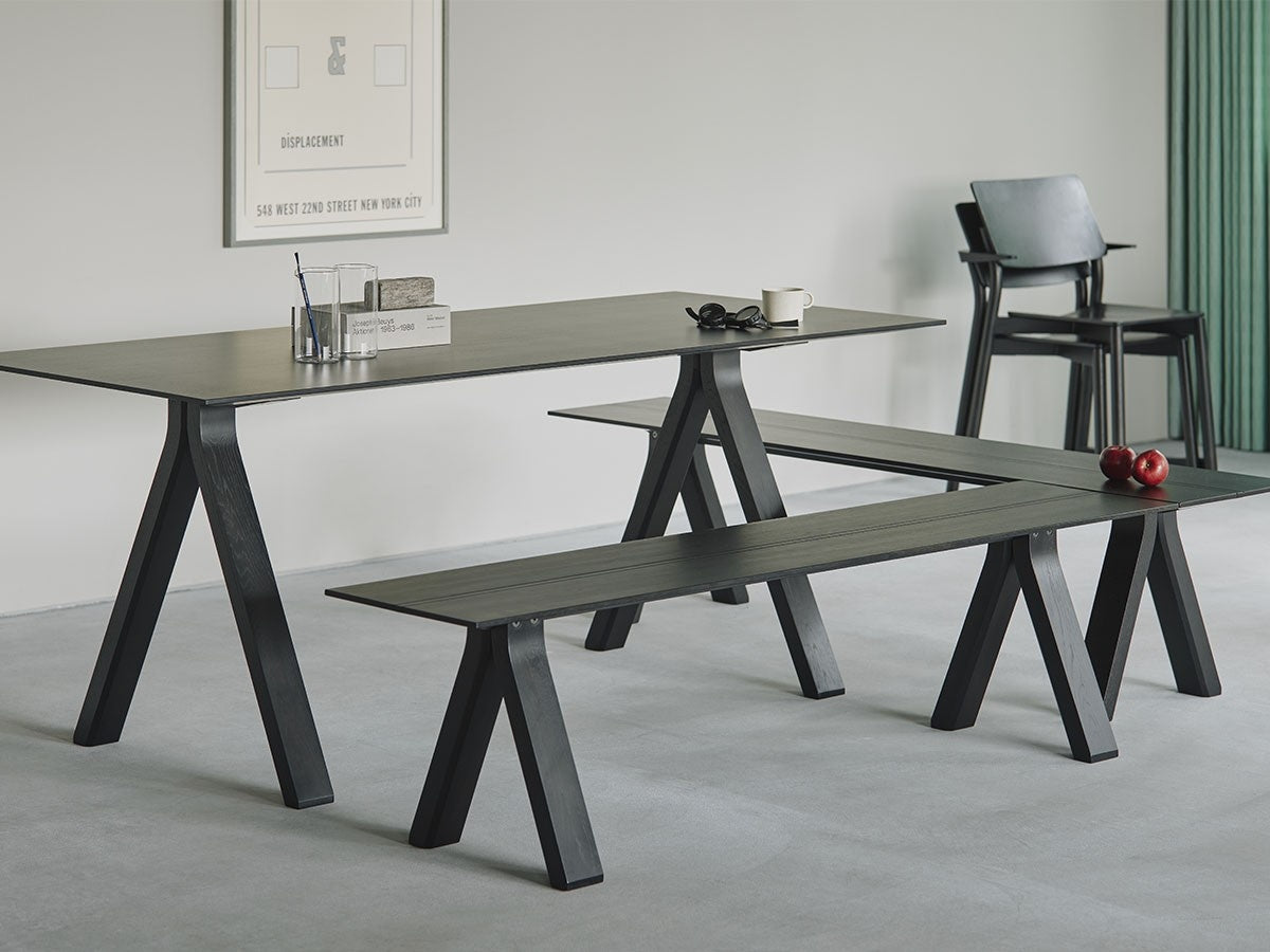 Panorama Sessel aus Massivholz, Geckeler Michels für Karimoku New Standard — Studioansicht Nr. 16 | Antifer