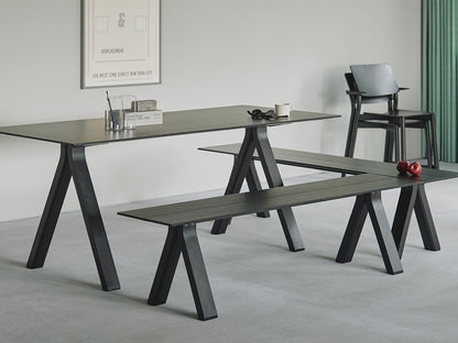 Panorama Sessel aus Massivholz, Geckeler Michels für Karimoku New Standard — Studioansicht Nr. 16 | Antifer