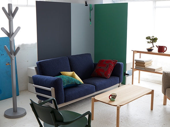 Perchero Signs de madera maciza, BIG-GAME para Karimoku New Standard — vista de estudio n.º 16 | Antifer