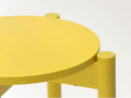 Hocker Castor Plus — Detail der gelben runden Sitzfläche und der sichtbaren Zapfen | Antifer