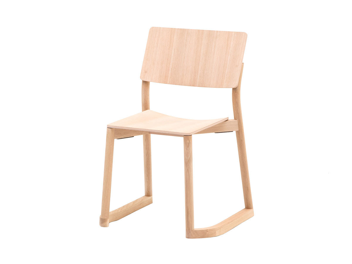 Panorama-Stuhl mit Kufen in Pure Oak, auf weißem Grund