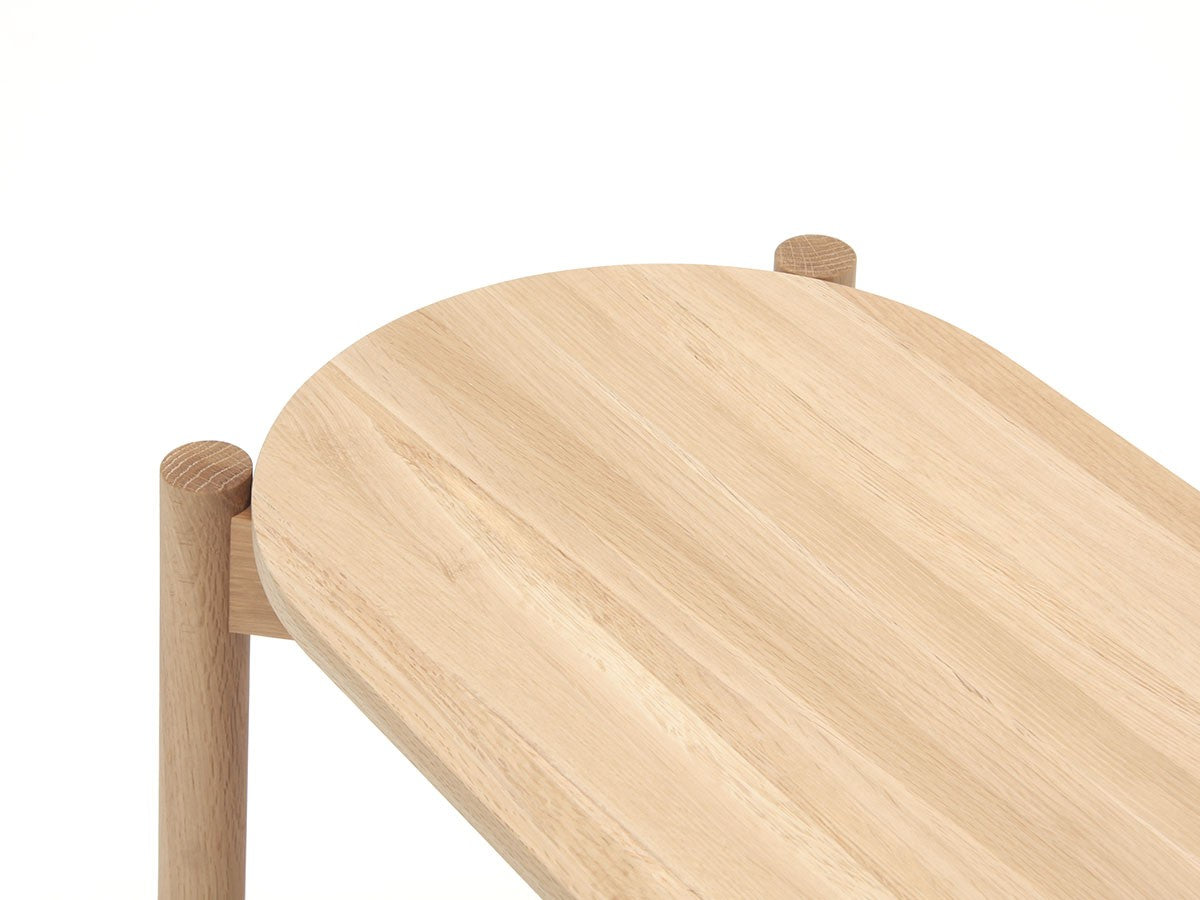 Banco de comedor Castor — detalle del asiento de roble redondeado y de su pata cilíndrica | Antifer