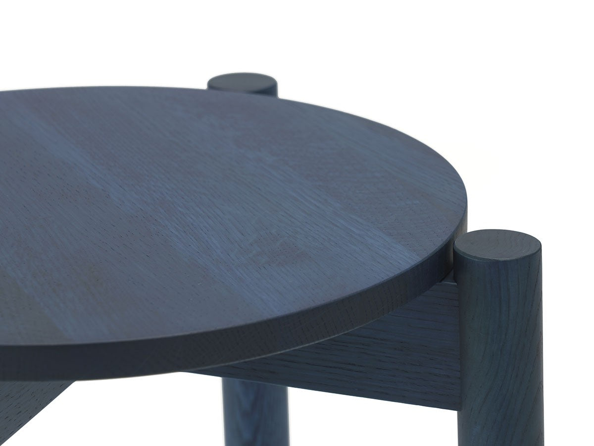 Hocker Castor Plus — Detail der runden Sitzfläche in Indigoblau und der Zapfen | Antifer