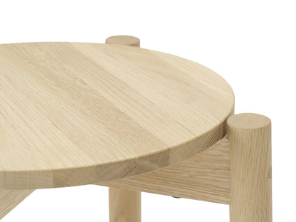 Hocker Castor Plus — Detail der runden Sitzfläche aus Eiche und der Querstrebe | Antifer