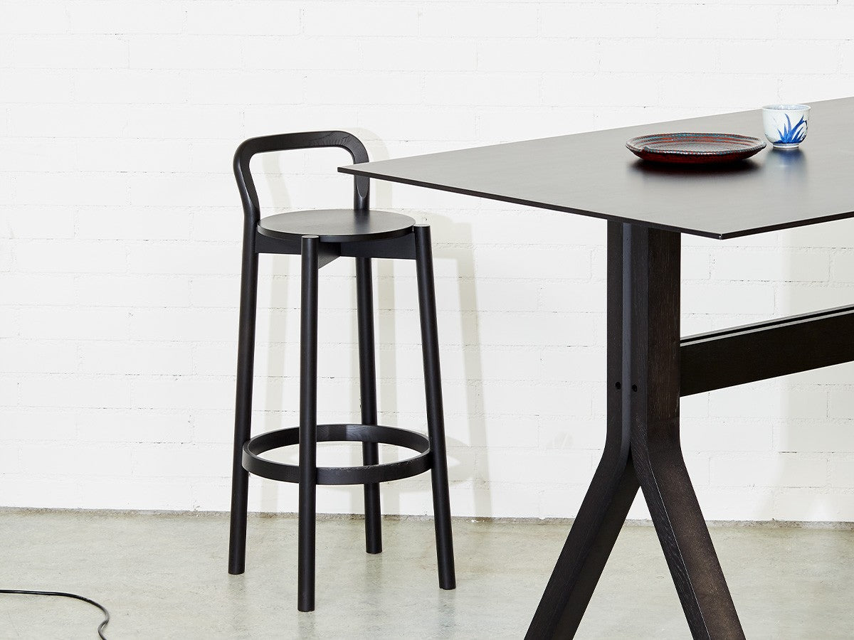 Castor Barstool with Backrest — en situation