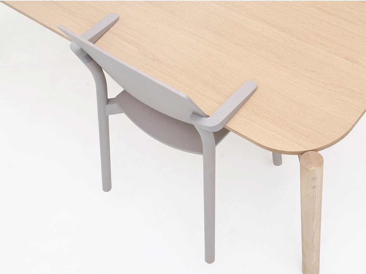 Panorama Sessel aus Massivholz, Geckeler Michels für Karimoku New Standard — Studioansicht Nr. 20 | Antifer