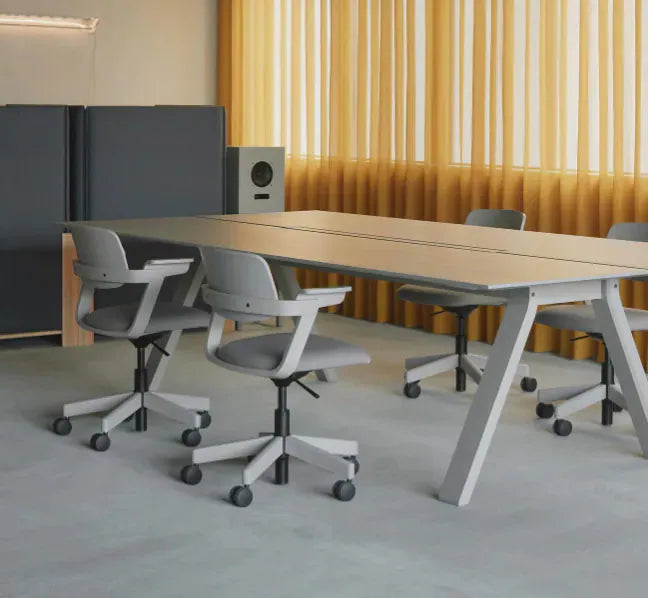 Silla de oficina G-WOC Pad de madera maciza y tejido Kvadrat, BIG-GAME para Karimoku New Standard — vista de estudio n.º 2 | Antifer