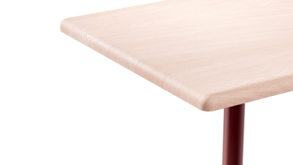 Gros plan sur le bois Table  ajustable 75 110 cm Camarade plateau hêtre massif & pied en acier couleur terre de sienne brulée; design big game