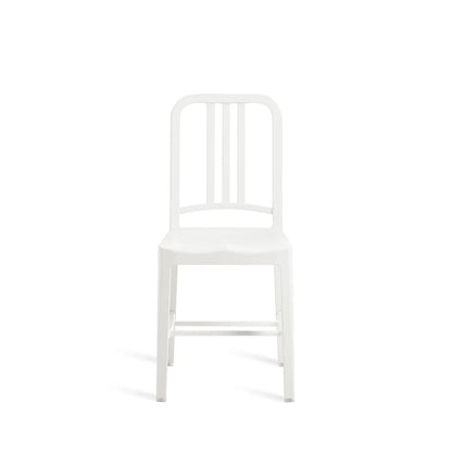 Chaise 111 Navy Emeco en plastique rPET recyclé couleur blanc vue de face