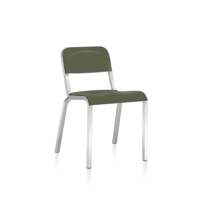 Chaise Emeco 1951 vert cyprès, cadre aluminium brossé