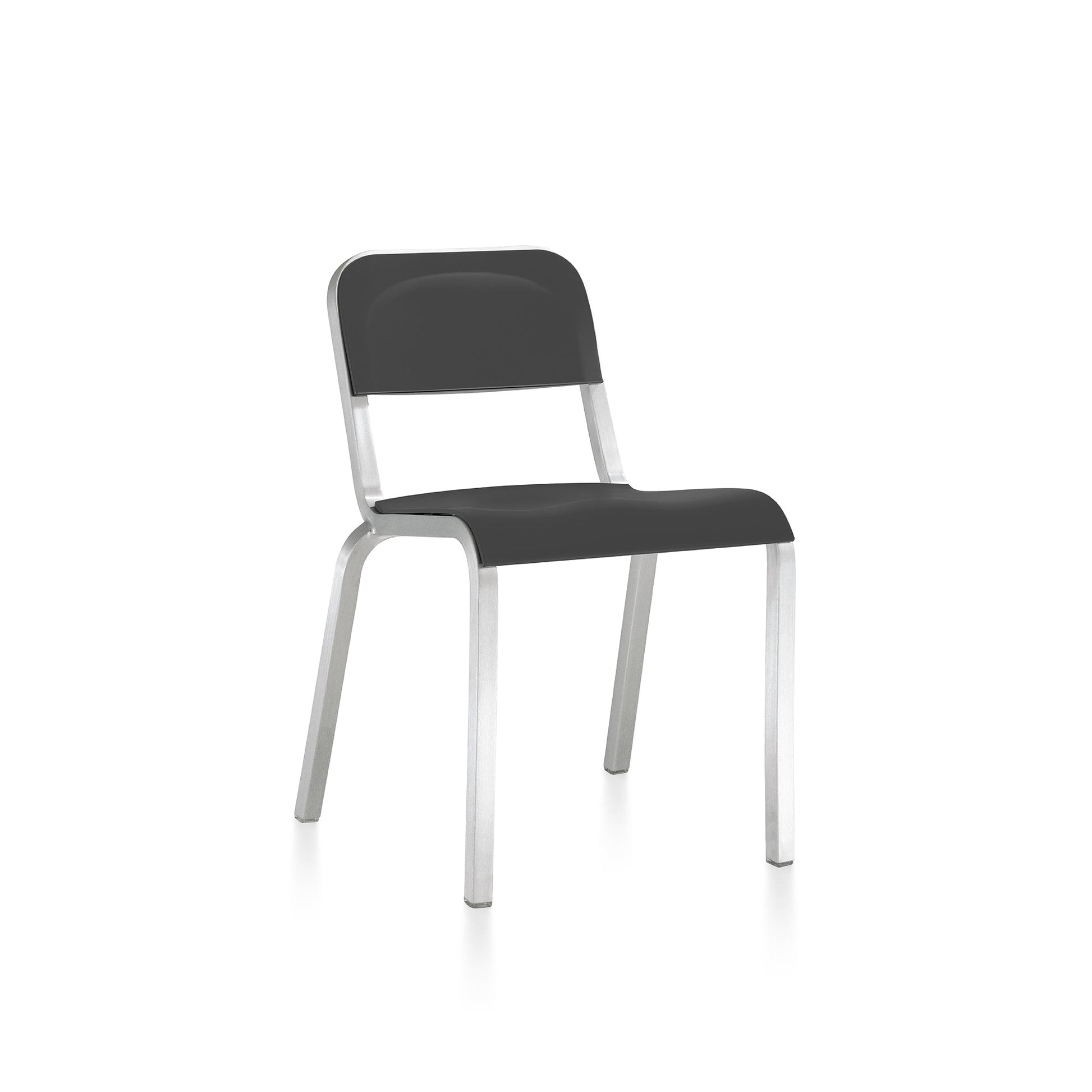 Chaise Emeco 1951 noir lave, cadre aluminium brossé