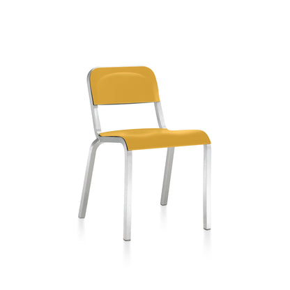 Chaise Emeco 1951 jaune moutarde, cadre aluminium brossé