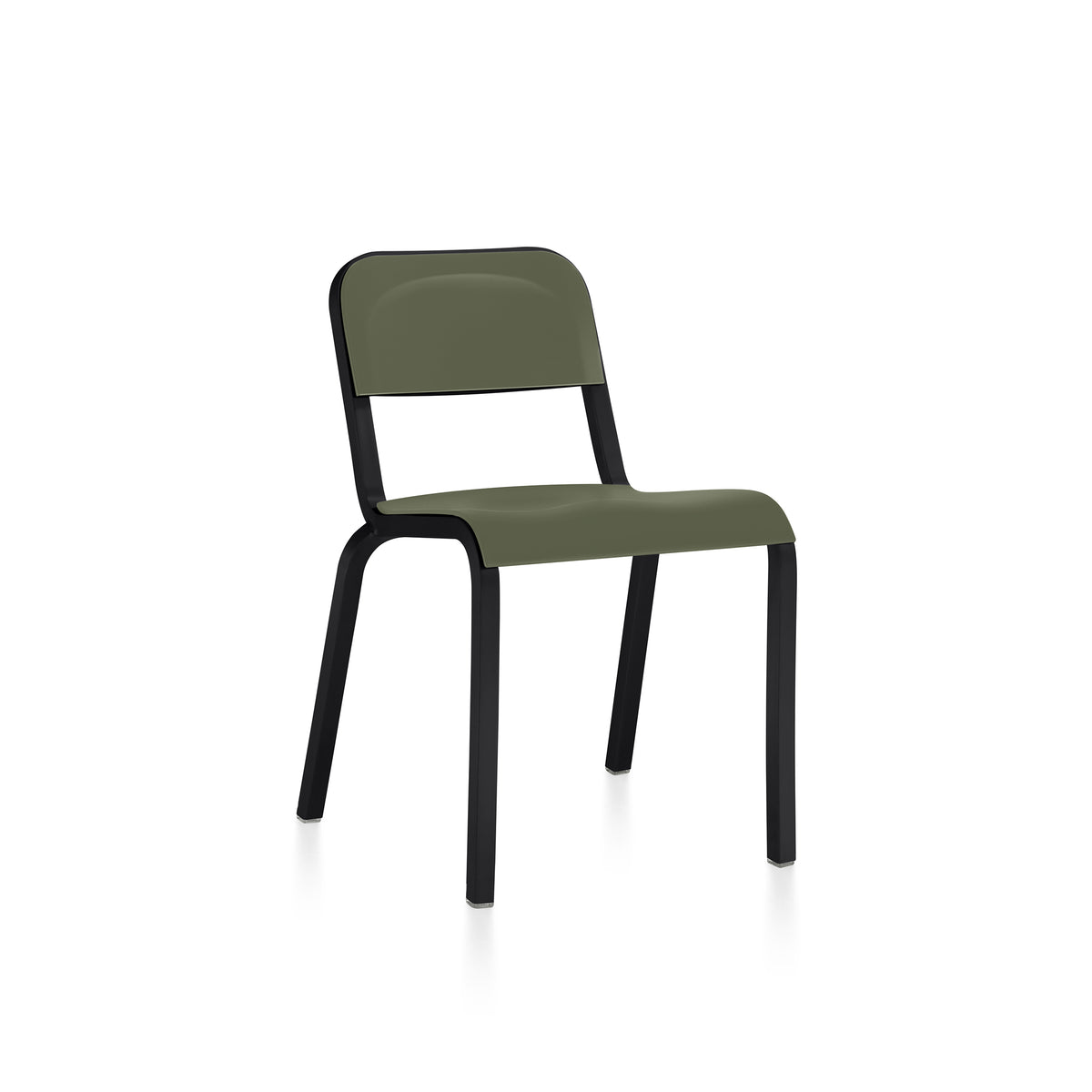 Chaise Emeco 1951 vert cyprès, cadre noir thermolaqué