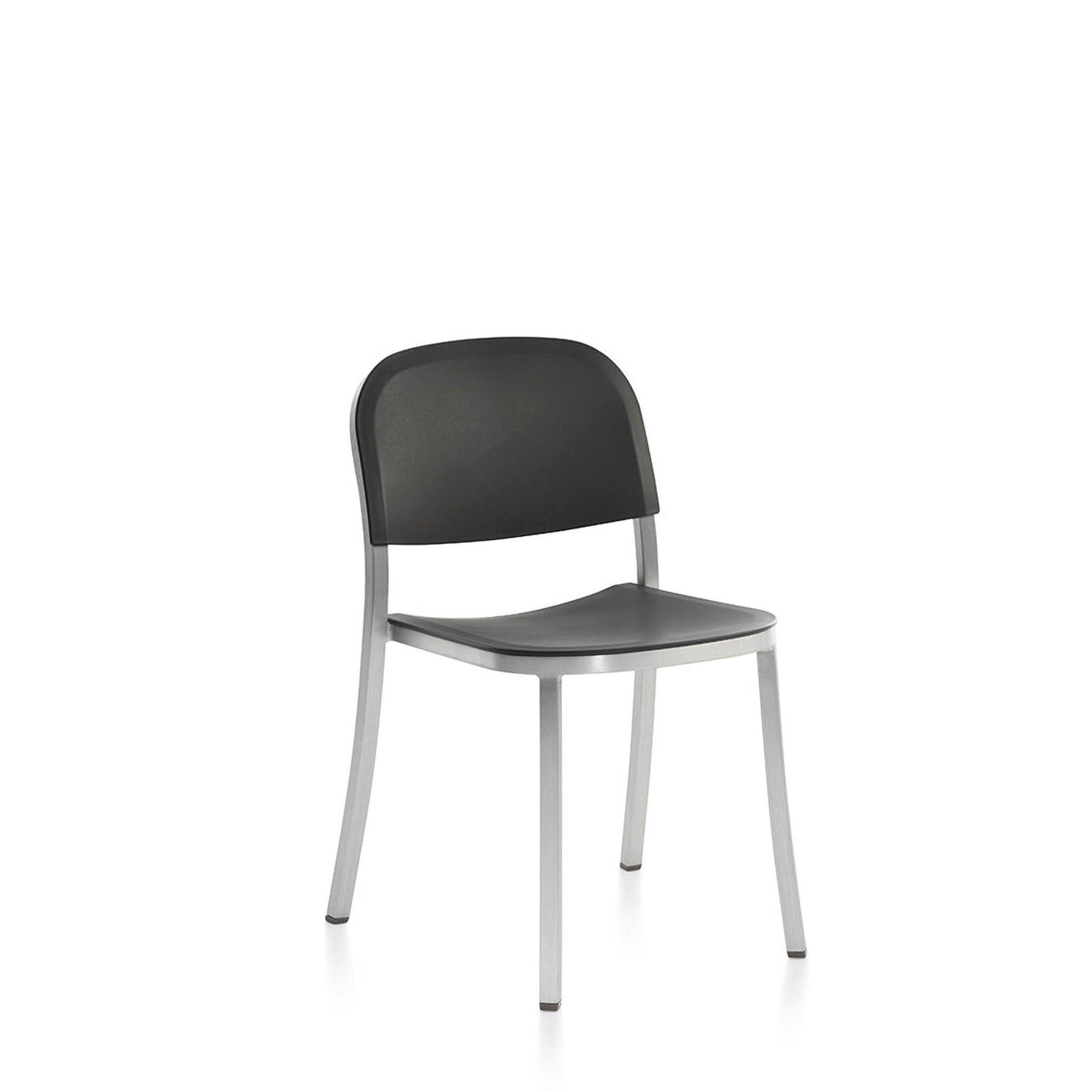 Chaise Emeco 1 Inch gris foncé, cadre brossé