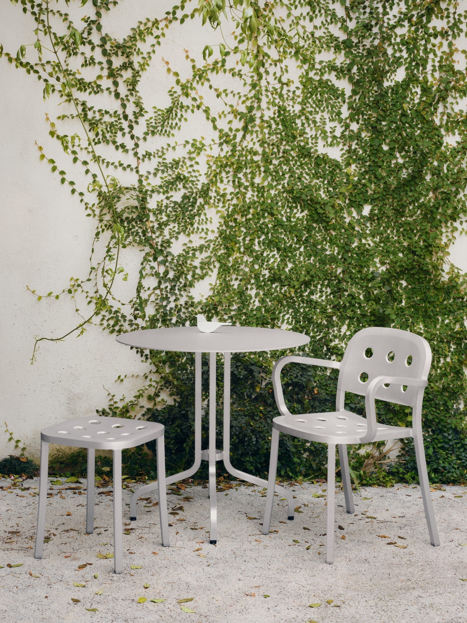 Chaise 1 Inch All Aluminum — Emeco, en situation
